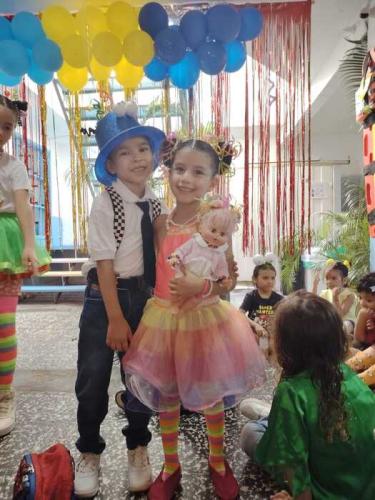 Día Divertido y Loco 2024